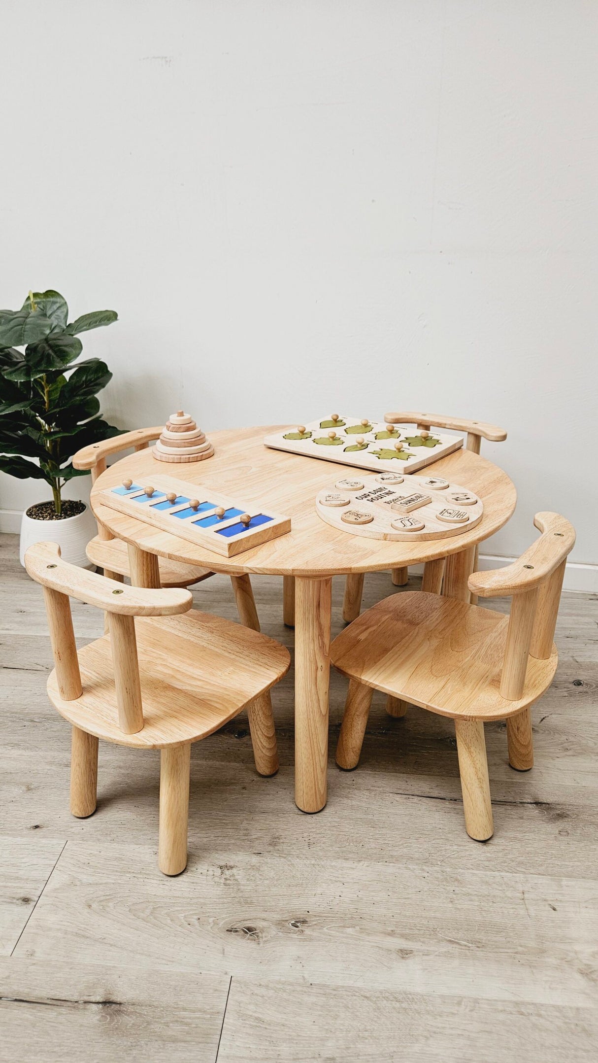 Round Table and 4 Chairs