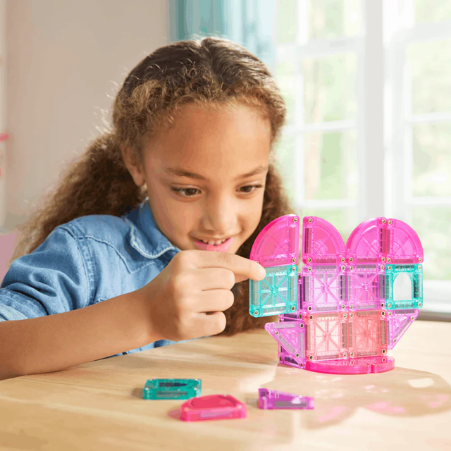 MAGNA-TILES® microMAGS - Heart To Heart 26-Piece Travel Set