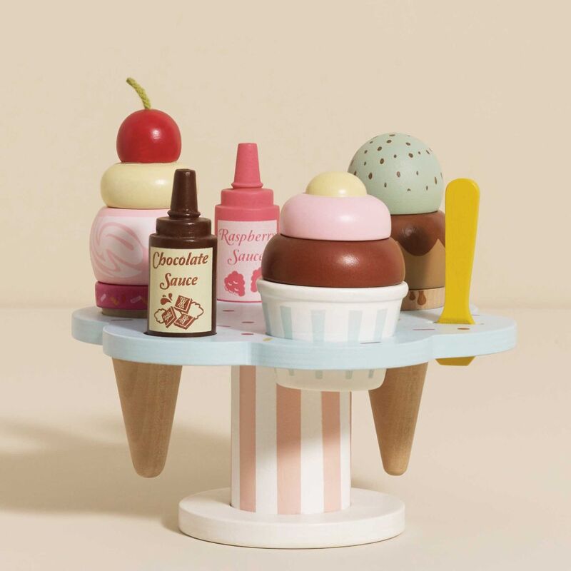 Wooden Ice-cream stand & topping