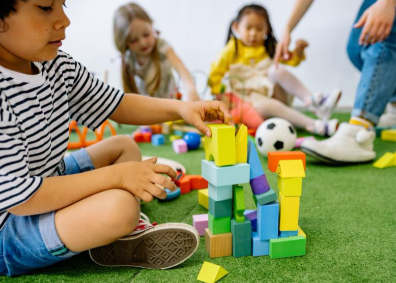 Kid playing blocks online