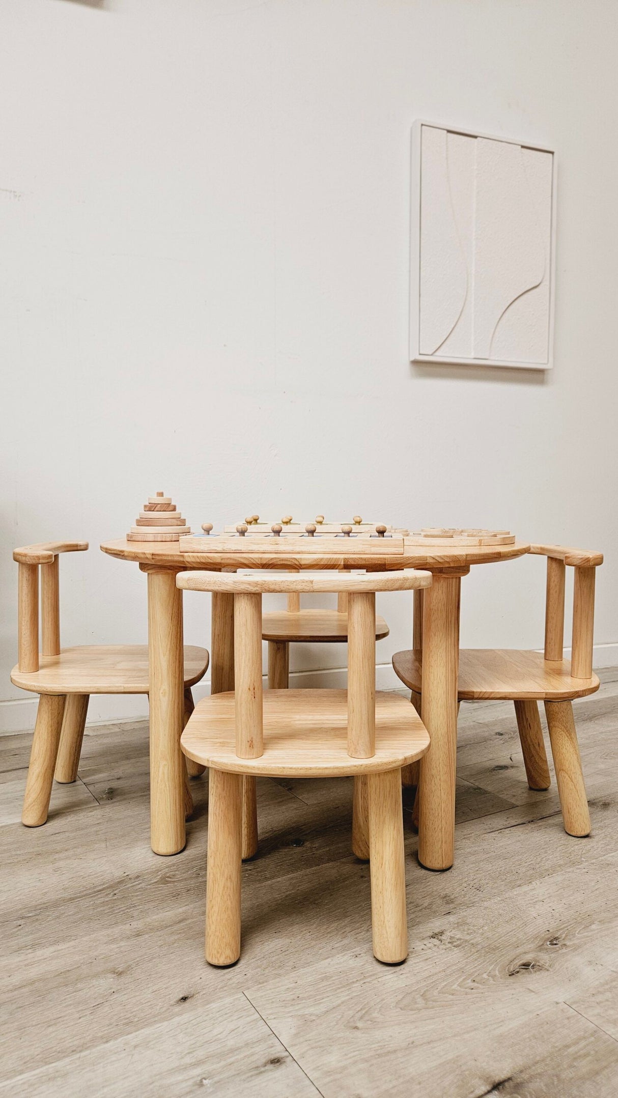 Round Table and 4 Chairs