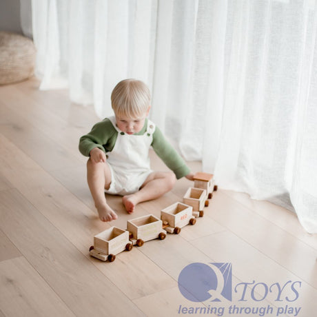 Qtoys Sorting Train with 6 colour-named carriages – view 5