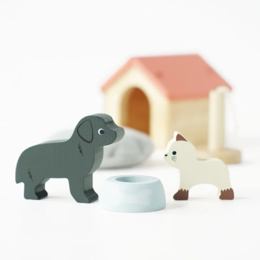 Le Toy Van Daisylane Pet Accessory Set – inspires interactive play and social development
