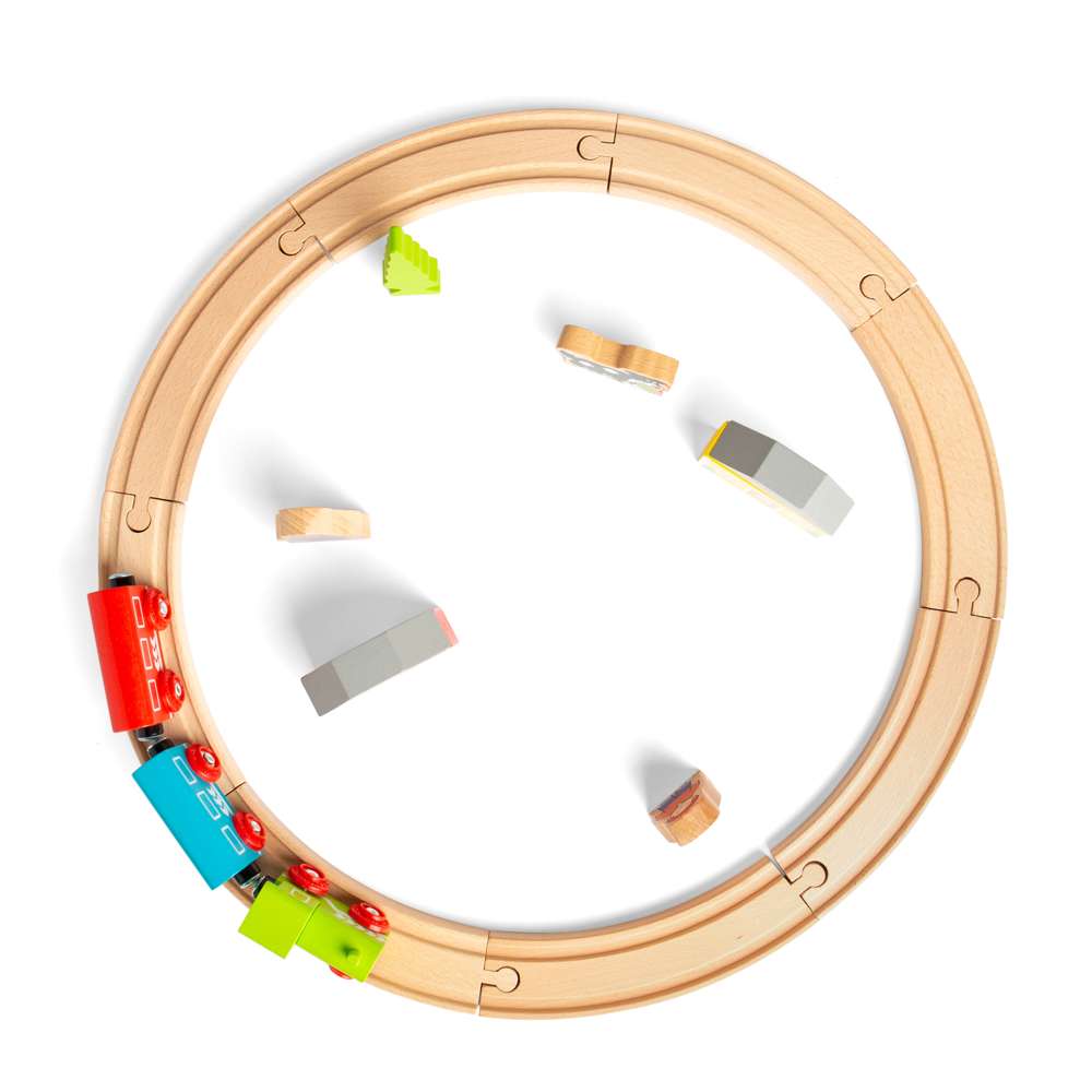 My First Train Set magnetic couplings detail