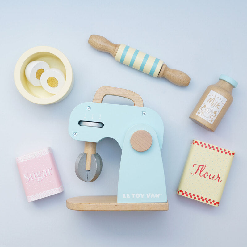 Le Toy Van Bakers Mixer Set and Accessories – prepare for the bake-off with the Honeybake mixer with a detachable bowl