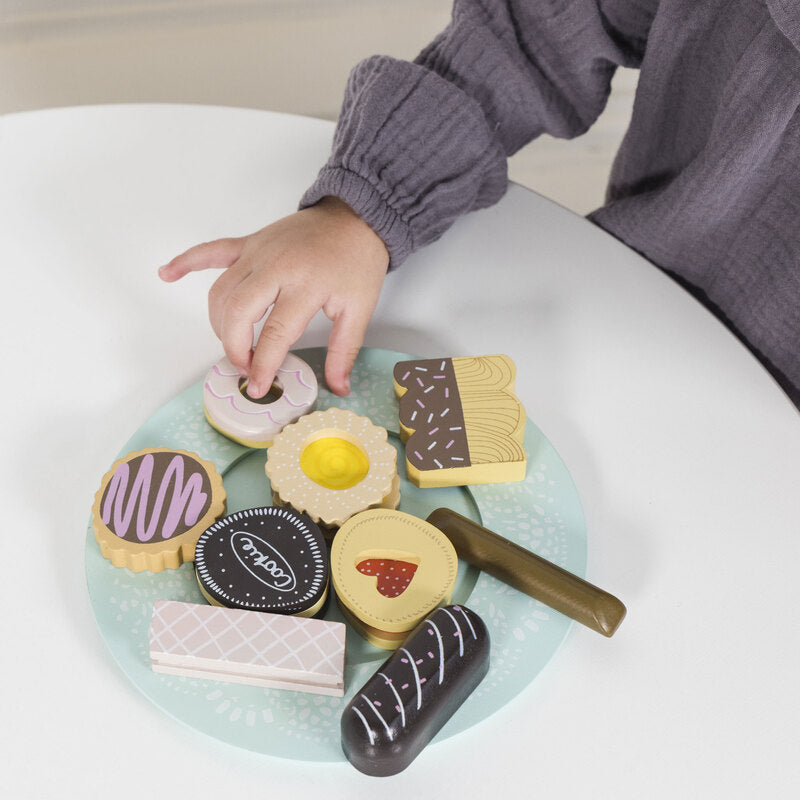 Le Toy Van Biscuit & Cookie Set – the cookie jar of dreams – ten pieces of it