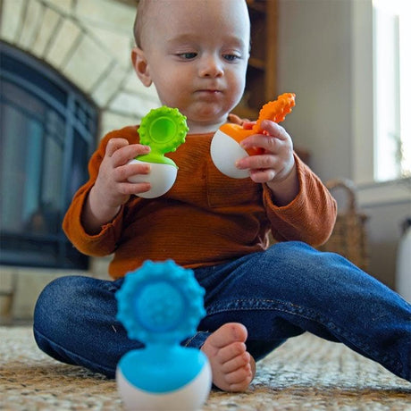 Child playing with the Dimpl Wobbl