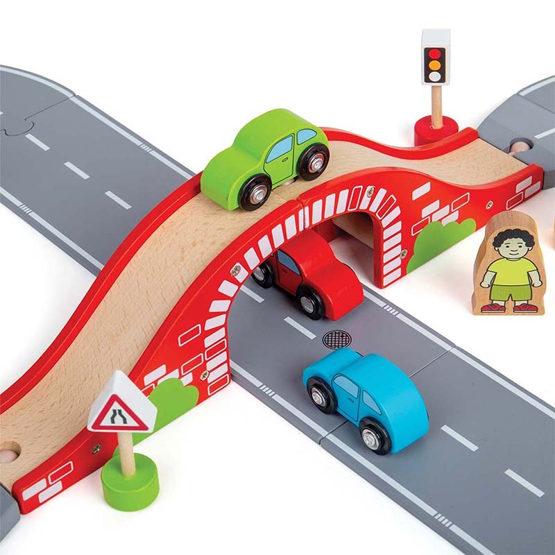 Bigjigs Figure of Eight Roadway toy vehicle – young petrol heads, start your engines