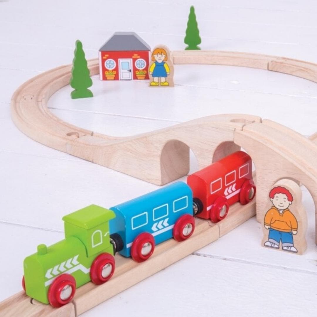 Bigjigs Figure of Eight Train Set toy vehicle – up the hill, over the viaduct, whizzing down the other side