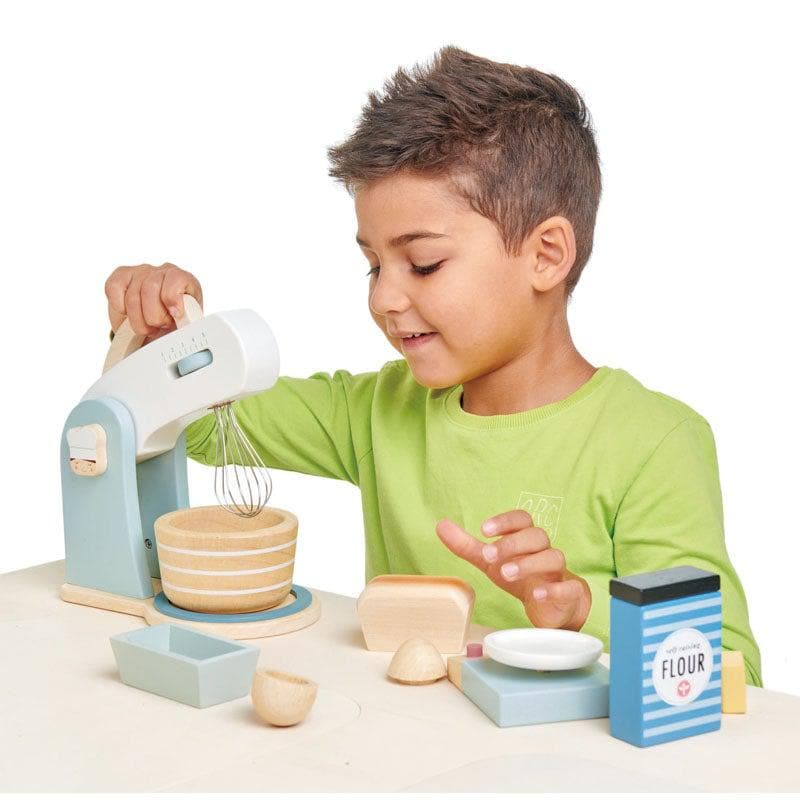 Tender Leaf Home Baking Set – mix this all up together and bake your cake in a wooden cake tin