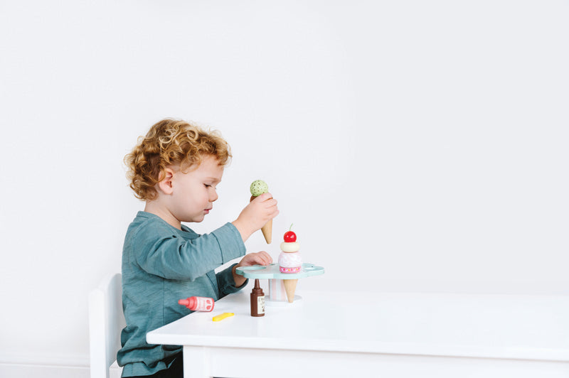 Wooden Ice-cream stand & topping
