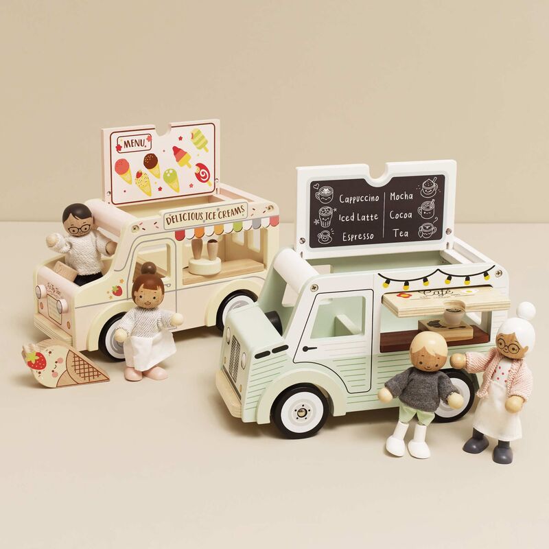 Le Toy Van Mobile Cafe Van – the coffee mug and croissant on their serving tray complete the setup