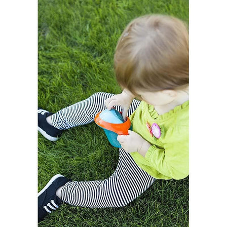 Boon NOSH Snack Container – nosh has a closing lid that not only keeps snacks fresh but prevents spills and crumb messes