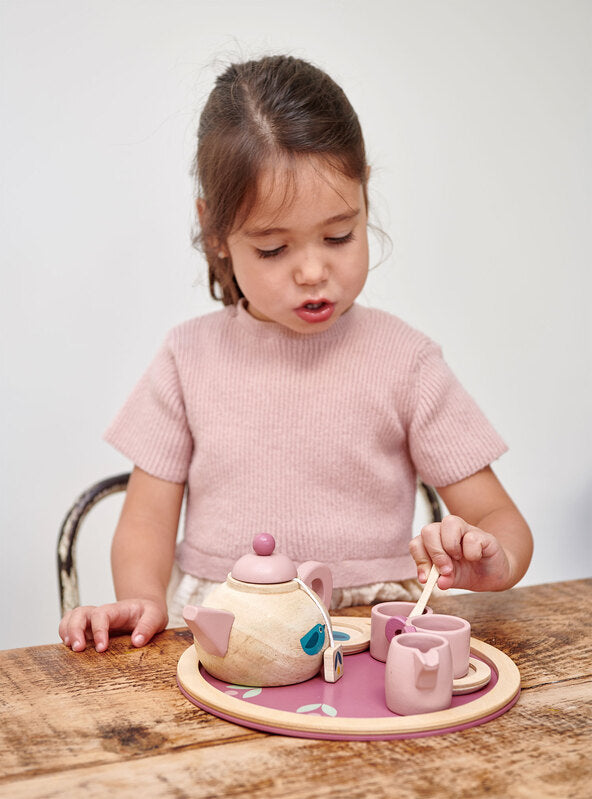 Detail of the paintwork on the Tender Leaf Birdie Tea Set