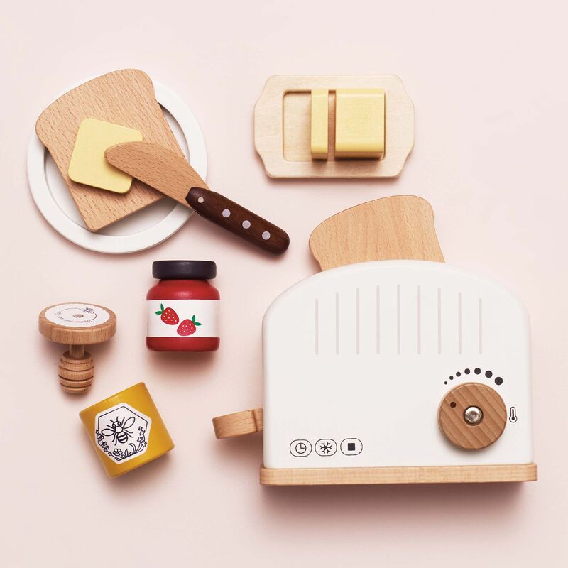 Close-up detail of the Le Toy Van Toaster Set