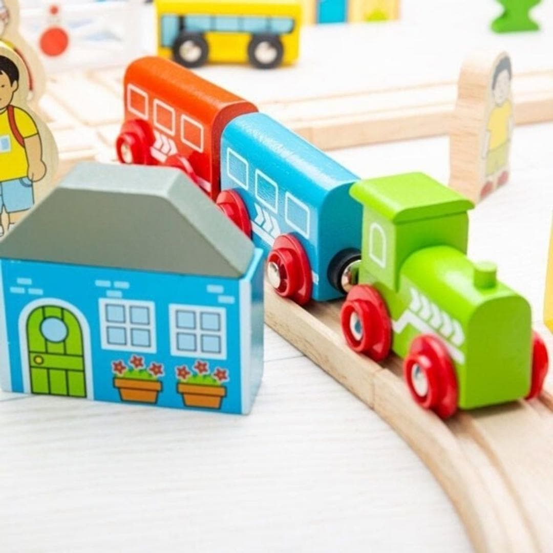 Bigjigs Town and Country Train Set toy vehicle – one hundred and one pieces – an entire world on rails