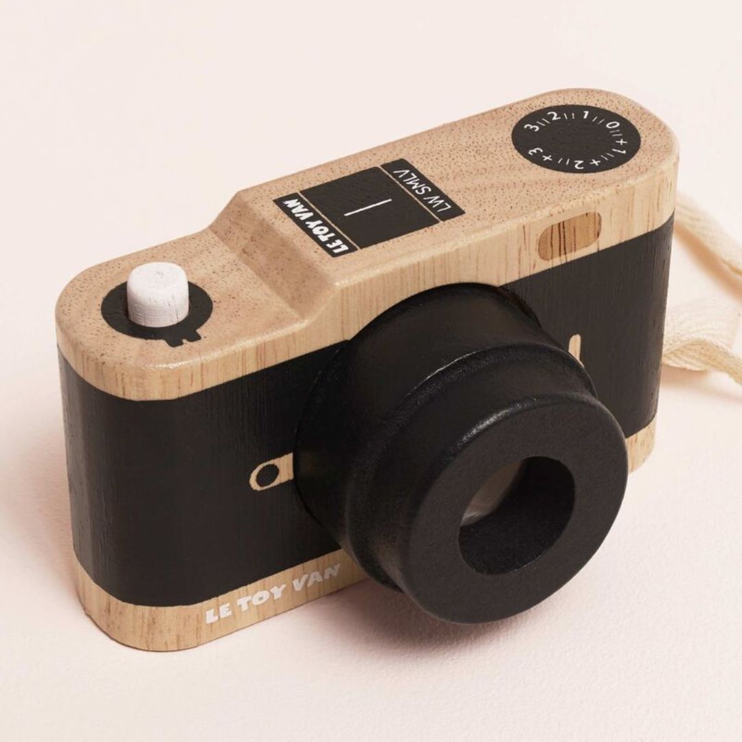 Le Toy Van Vintage Camera – step right into a world of make-believe photography with this delightful wooden camera